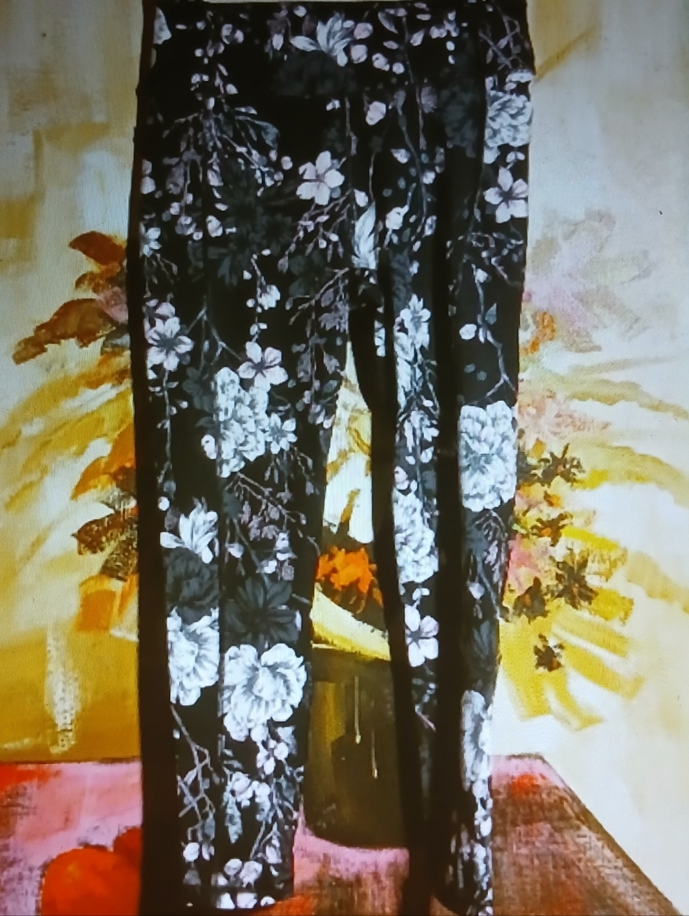 Black Floral S. Leg Pants